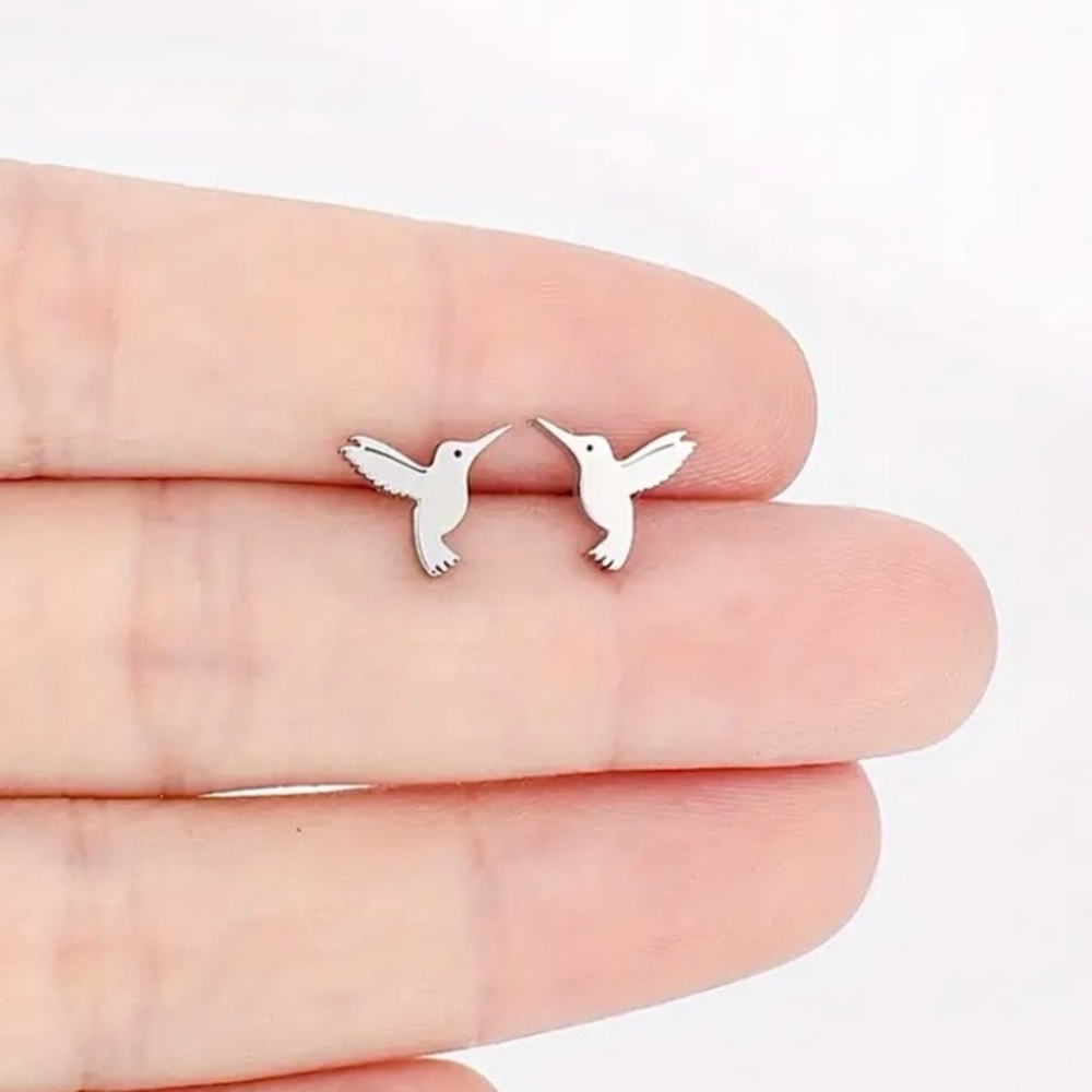 NEW Dainty Hummingbird stud Earrings in Silver color - Boutique